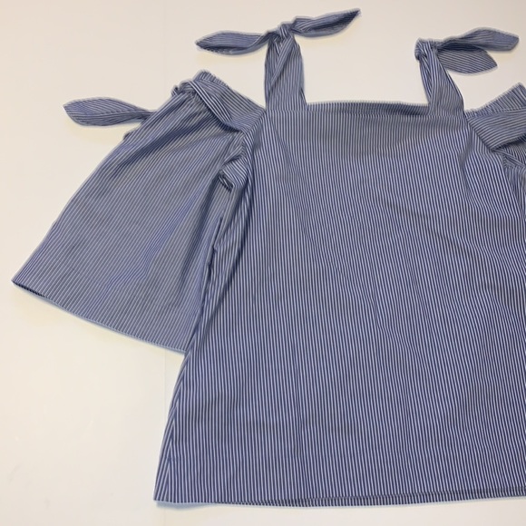 Banana Republic Blue and White Striped Cold Shoulder Top - Women’s Size Small - Picture 3 of 7